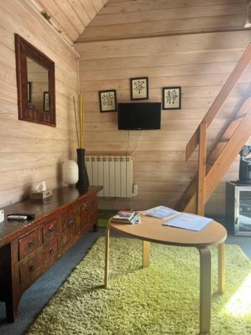 Gite Et Chambre D'Hote Gussignies Exterior photo
