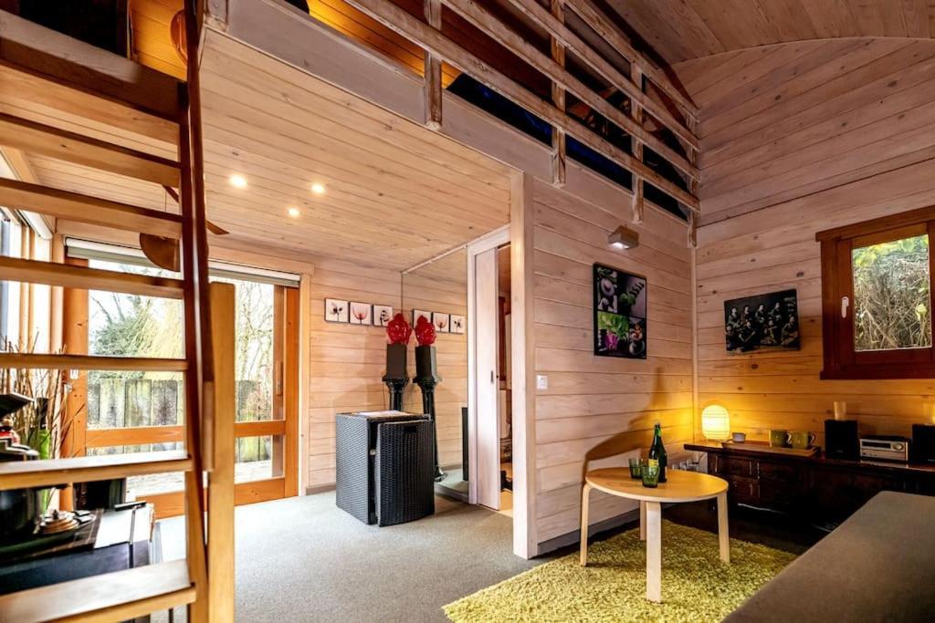 Gite Et Chambre D'Hote Gussignies Exterior photo
